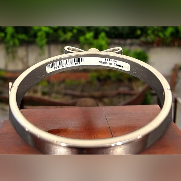 Henri Bendel Silver Tone Hinged Bangle Bracelet & Crystal Pave Bow NWT, Vintage - Picture 3 of 7